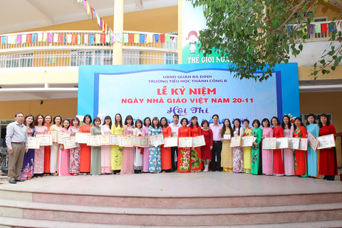 Một số hình ảnh Lễ kỷ niệm 36 năm ngày Nhà Giáo Việt Nam 20/11 và Hội thi "Tỏa sáng tài năng nhí" trường Tiểu học Thành Công B