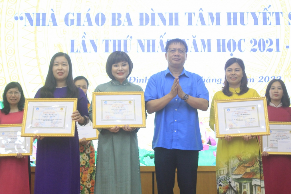 Cô giáo Lê Thu Trang trường Tiểu học Thành Công B đạt giải Nhất chung khảo Nhà giáo Ba Đình tâm huyết, sáng tạo