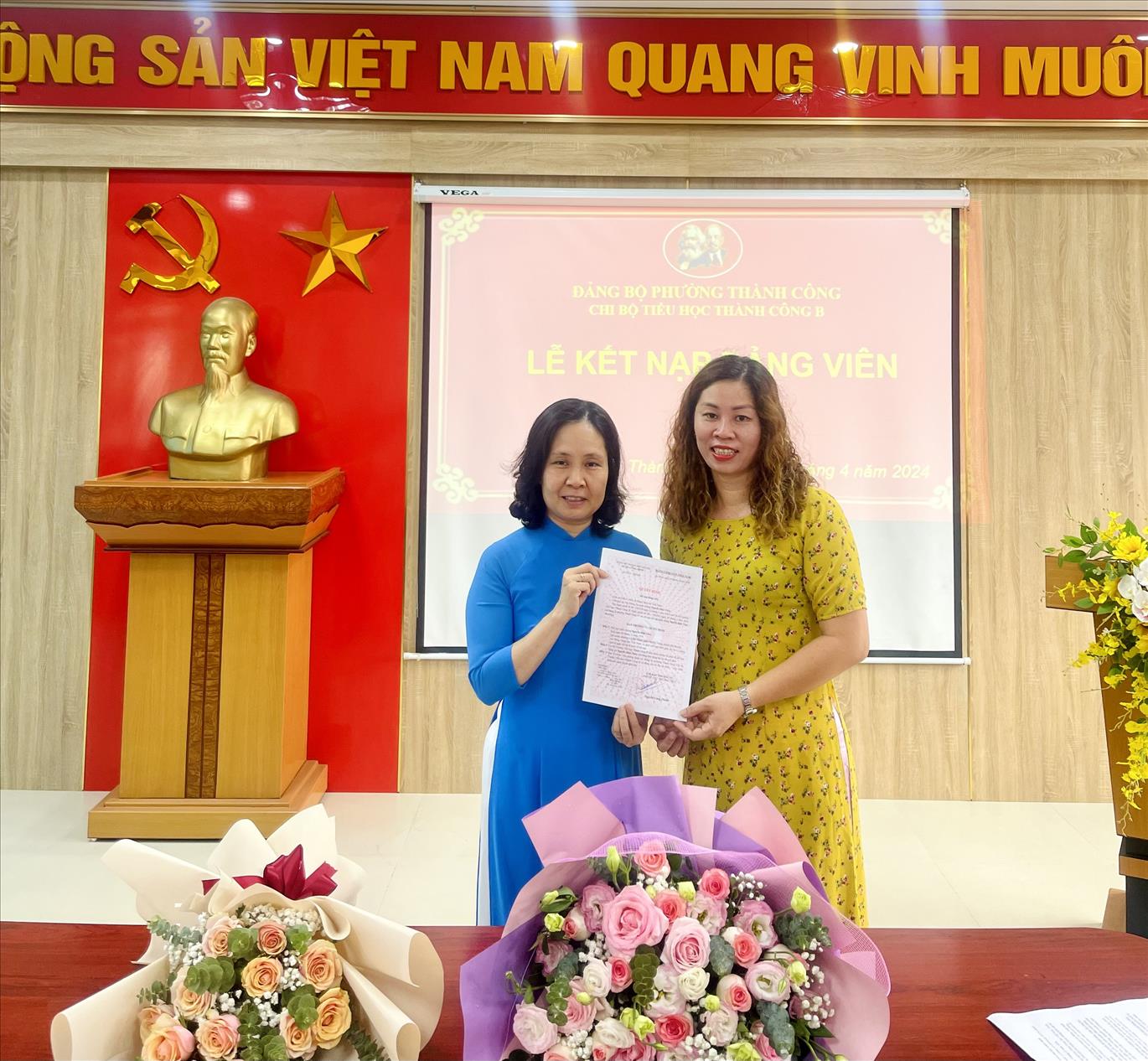 Lễ Kết nạp Đảng viên mới Nguyễn Diệu Thúy