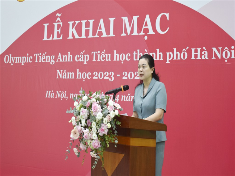 Phó Giám đốc Sở GD&ĐT Hà Nội Trần Lưu Hoa phát biểu khai mạc Cuộc thi.